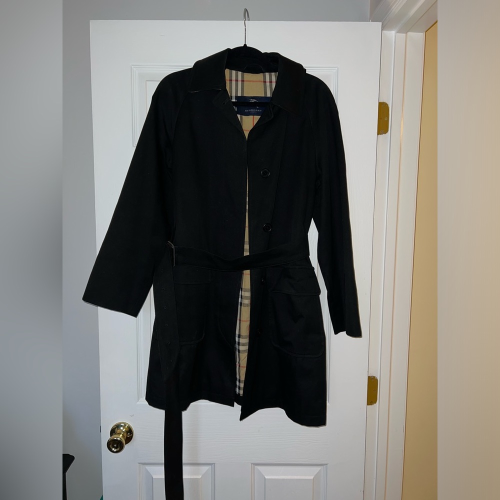 Authentic Burberry London trenchcoat in black